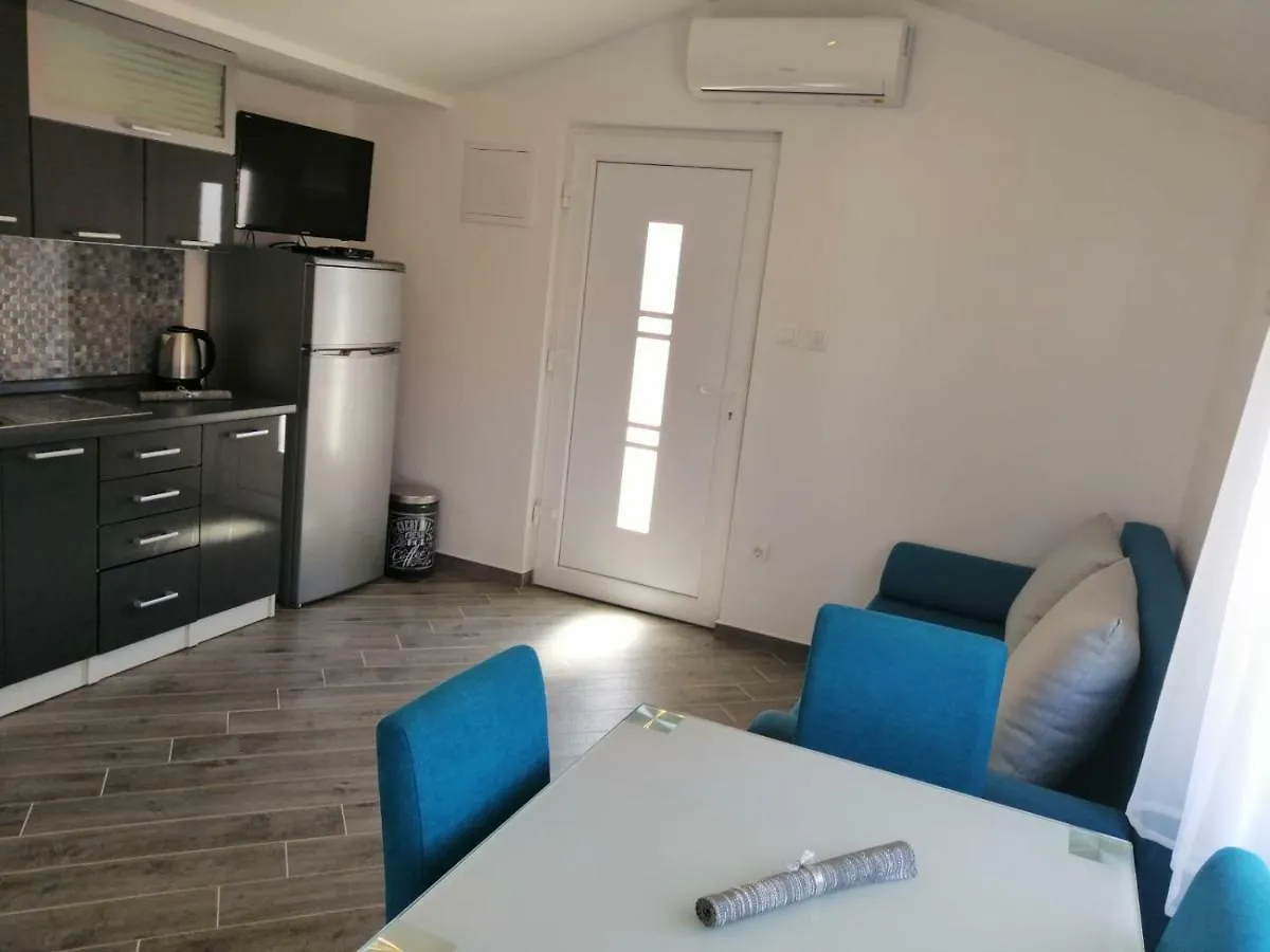 Apartments Ruzmarin Vrsi 0*,  Croatia